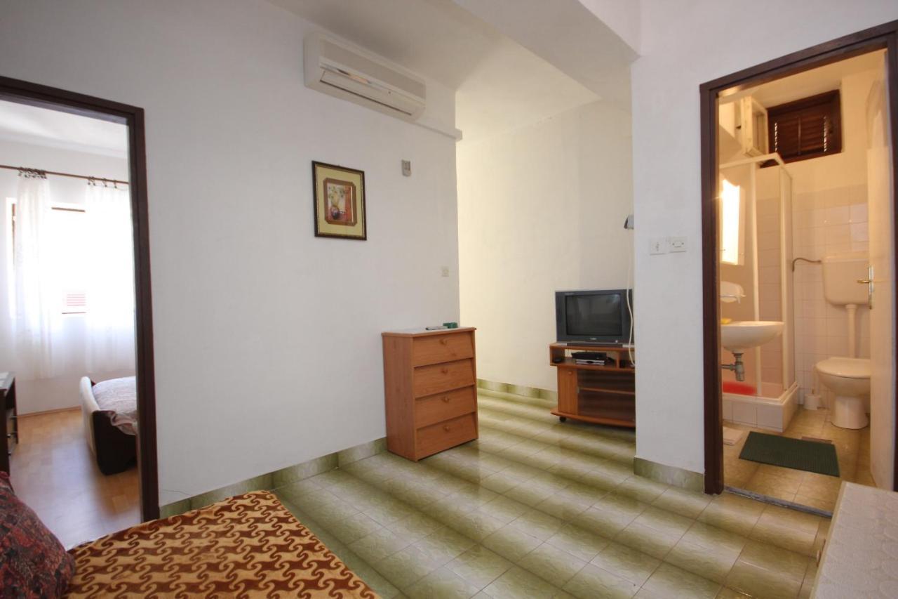 Apartment Savar 8079A Brbinj Luaran gambar